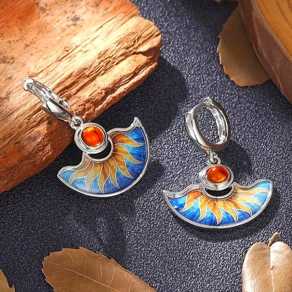 Sol Rays ☀️ Silver Dangling Earrings - Picture 4 of 4